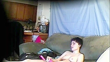 Câmera oculta flagra irmã vadia se masturbando duas vezes seguidas