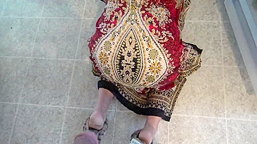 Tia XXX com bundão fodida na cozinha pelo filho do amigo