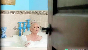 Filho flagra mãe se masturbando: o momento da verdade