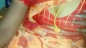 Desi XXX! Tia de Kerala masturbando amante em hotel barato