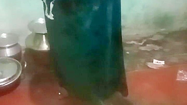 Desi XXX! Tia de Kerala mostrando peitões