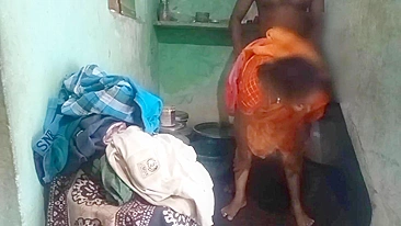 Tia de Kerala fodida pelo dono da casa de pé