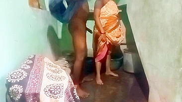 Sexo Desi XXX. Tia de Kerala fode com garoto sem o marido por perto