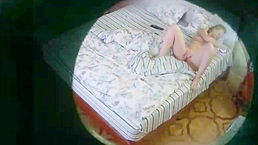 Câmera escondida no ventilador flagra mãe safada se masturbando