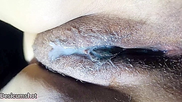 Sobrinho fodeu tia de Kerala e gozou na buceta! Vídeo Desi XXX vazado!