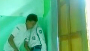 Vídeo Viral Desi XXX! Garota paquistanesa da faculdade transa rápido com o prof antes da aula