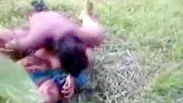 Escândalo MMS desi - Tia telugu da vila fodida ao ar livre com sobrinho