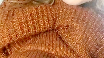 Incesto real - Mãe loira provoca filho com peitões gigantes