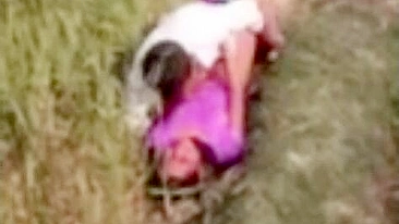 Vídeo viral XXX Desi: Casal de amantes da vila pegos traindo no arrozal