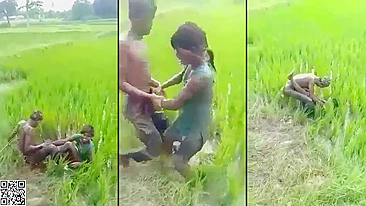 Indiano safado força esposa no campo de arroz ao ar livre