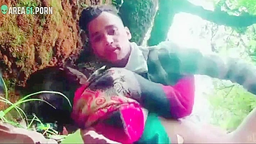 Vídeo viral XXX Desi - Garoto local mete na boca da tia traidora