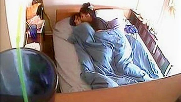 Babá pega na câmera escondida fodendo e seduzindo minha esposa