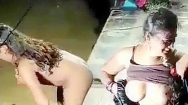 Viral Choda Chodi Desi MMS! Três putas dançam nuas no festival da vila