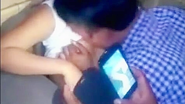 Viral Desi MMS! Suruba na vila, novinha fudendo com amigos em áudio hindi