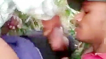 Vazado Desi XXX MMS! Cara ajuda amigo a foder a própria irmã no campo