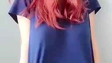 Novinha de 18 exibe peitões, bombando com nudes quentes no TikTok