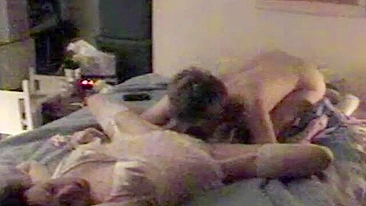 Filho lambe buceta da mãe pra fazê-la gritar de tesão