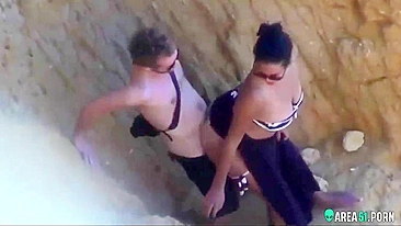 Incesto: filho come a buceta da mãe na praia