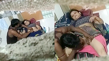 Vazou MMS Desi! Bhabhi safada traindo fode amante em câmera escondida