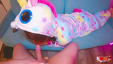 Papai fode duro a filha enquanto mãe tá no trampo