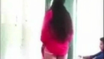 Pornô Indiano XXX: Esposa Infiel Tarada Flagrada na Câmera com o Amante!