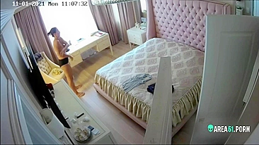 Flagrada na Câmera Espiã: Mãe se Masturbando Pegada pelo Filho Malandro