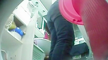 Coroa tarada flagrada batendo siririca em câmera escondida