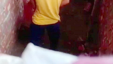 Gata indiana safada mostrando talento no boquete em vídeo escondido quente