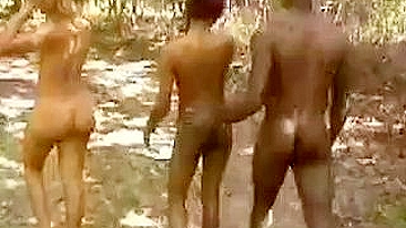 Africano em suruba selvagem ao ar livre