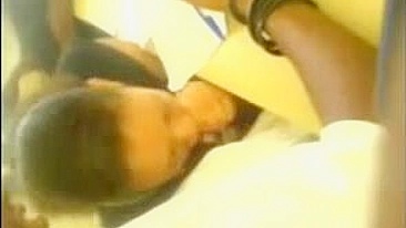 Boquete Amador na Sala de Aula e Engolindo Porra em Faculdade Africana