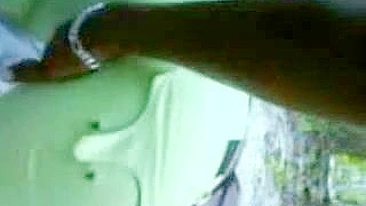 Africana Tímida Mostrando Suas Curvas