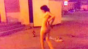 Novinha Russa Bêbada Pira, Fica Nua em Público!