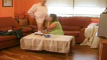 MILF Gostosa Fica Safada com Agente Secreto na Câmera Escondida - Imperdível!