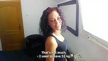 Modelo Sexy Pede Ajuda a Acompanhante Experiente por Sucesso