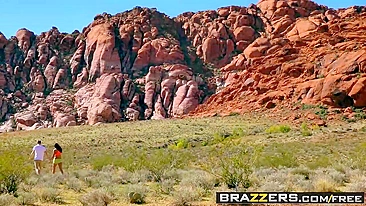 Um dia com a pornstar incrível Monique Alexander termina em sexo quente