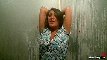 Senhora Isis Love fode buceta da Charley Chase com strapon pra esquentar