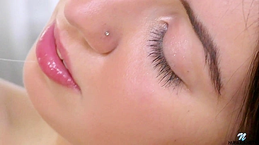 Russa fofa Katty Diamond deda buceta e cu ao mesmo tempo