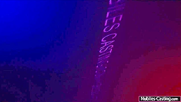 Whitney Westgate de peitos naturais arrasa no casting