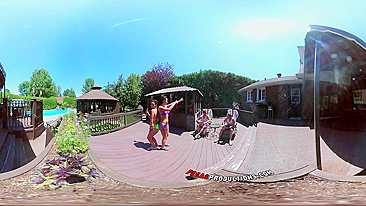 Morenas deslumbrantes fodem bem em vídeo VR ao ar livre