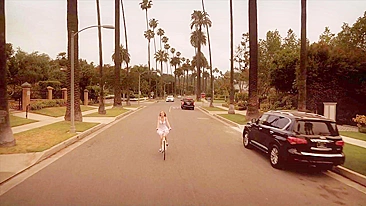 Gatinha anima o namorado com foda quente e squirt engraçado