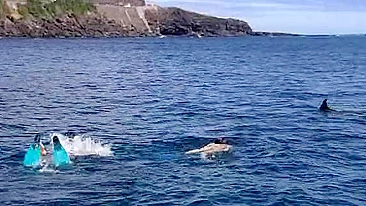 Casal transa debaixo d'água em vídeo pornô HD surpreendente