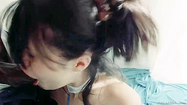 Negão corrompe gata e força ela a chupar e foder