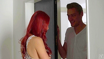 Tcheca docinha Paula de cabelo ruivo fode Dan e leva gozada dentro