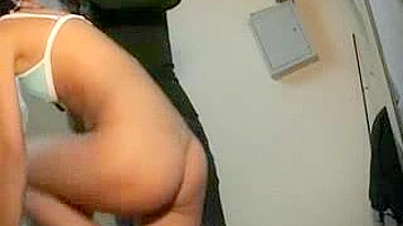 Chuveiros Sensuais e Palmadas Quentes no Vestiário - Imperdível!