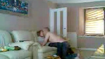 Esposa Corna Amadora Fodendo o Vizinho na Câmera Escondida - Imperdível!