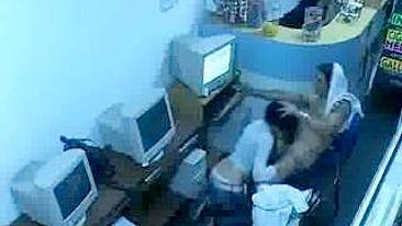 Libere Suas Fantasias! Casal Transando em Lan House com Pessoal Vendo