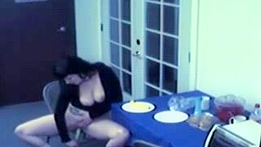 Secretária Jovem Para o Trabalho pra Dar uma Refeição Gostosa pra Buceta