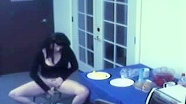 Secretária Jovem Para o Trabalho pra Dar uma Refeição Gostosa pra Buceta