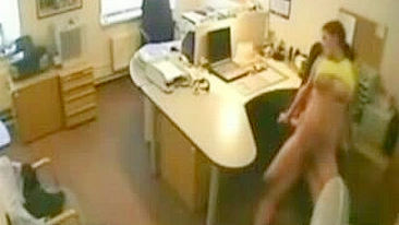 Foda Quente de Facul no Trabalho Pegada na Câmera!