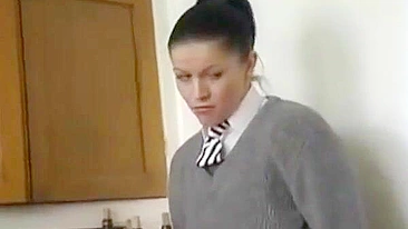 Colegial Chicoteada e Fodida no Cu, Teens em Palmadas Dolorosas